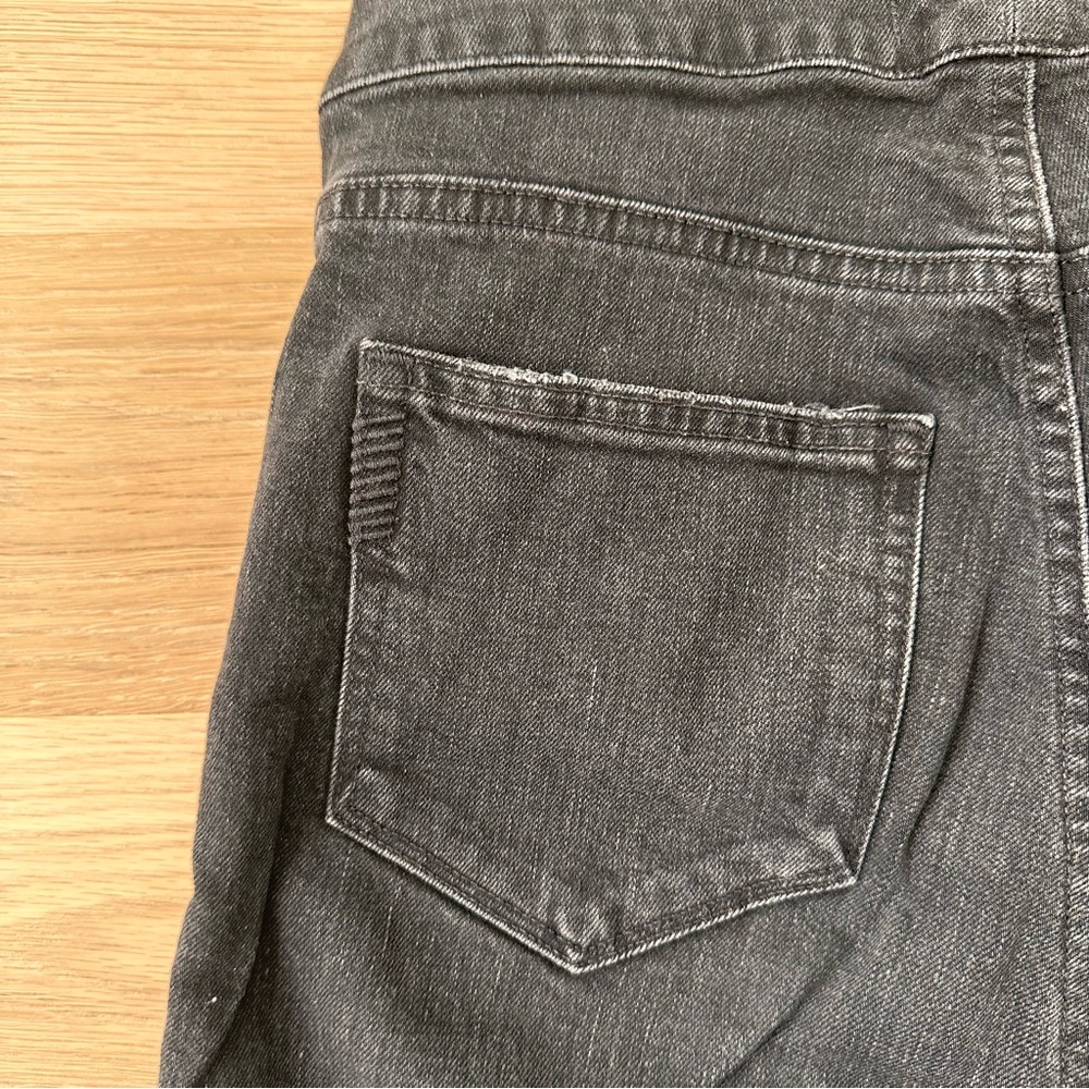 CROPPED PAIGE DENIM - SIZE 27 - BLACK - EXCELLENT CONDITION! - Picture 6 of 9
